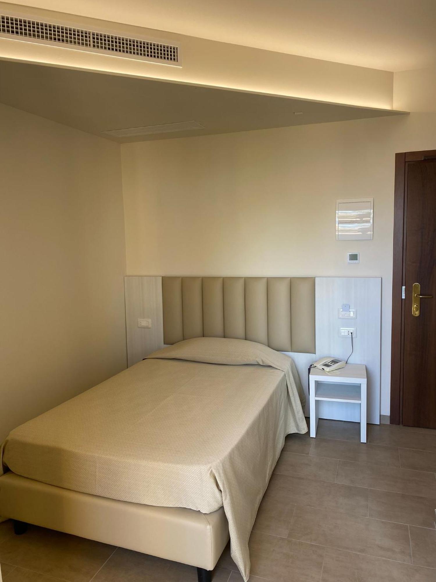 Hotel Vittoria فاستو المظهر الخارجي الصورة