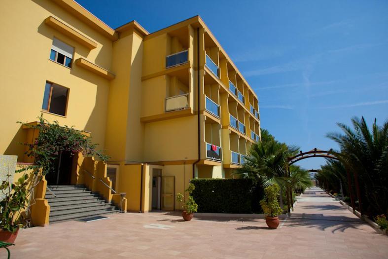 Hotel Vittoria فاستو المظهر الخارجي الصورة